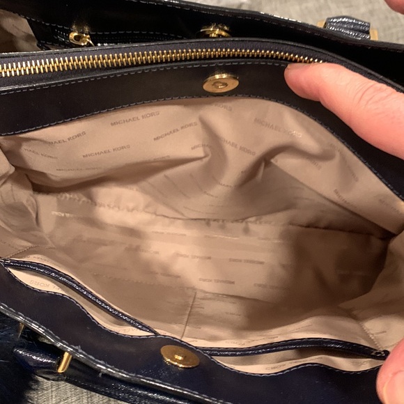 Michael Kors Bag Savannah Navy Admiral Tri-compartment Satchel Bag Poof Keychain - Picture 12 of 17